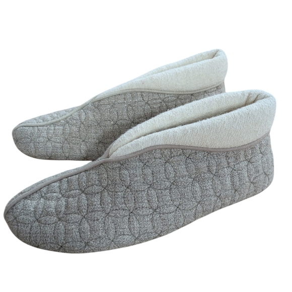 Acorn Shoes - Acorn Tan Quilted Slippers Womens Size 6.5-7.5